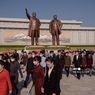 Warga Korea Utara Rayakan Ulang Tahun Kakek Kim Jong Un