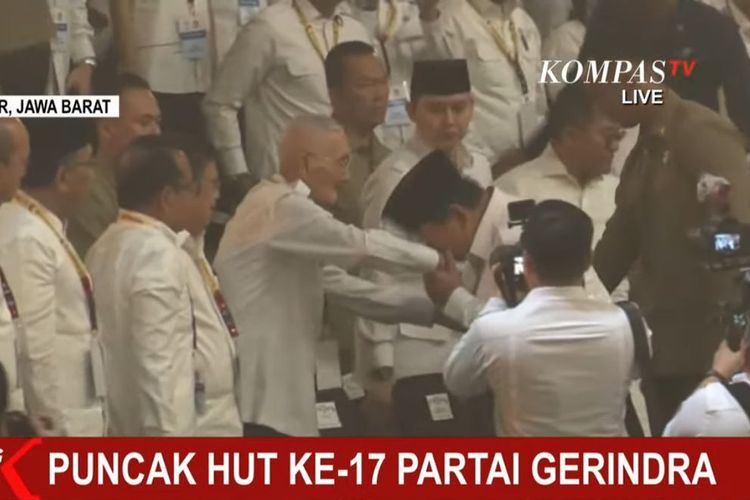 Momen Prabowo Tiba di Lokasi HUT Gerindra, Didampingi Jokowi-Gibran hingga Cium Tangan Try Sutrisno