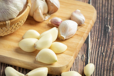 5 Manfaat Kesehatan Makan Bawang Putih Secara Teratur