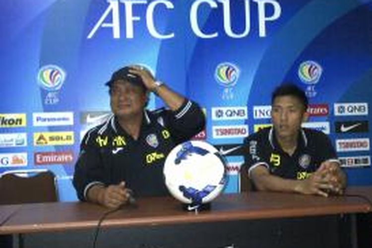 Suharno Pelatih Arema (kiri) dan kapten Arema Ahmad Bustomi. Selasa (11/3/2014).