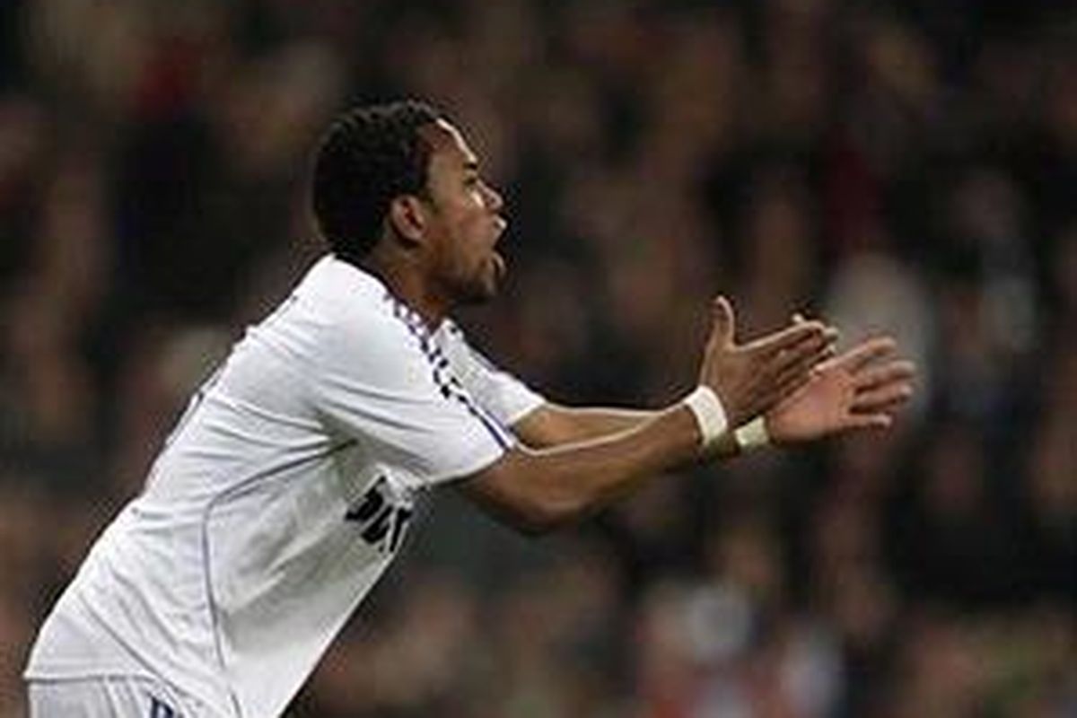 Robinho masih berharap bisa pindah ke Chelsea.