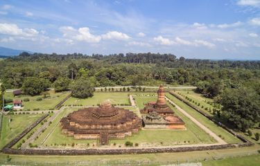 Kompleks Candi Muara Takus di Riau.