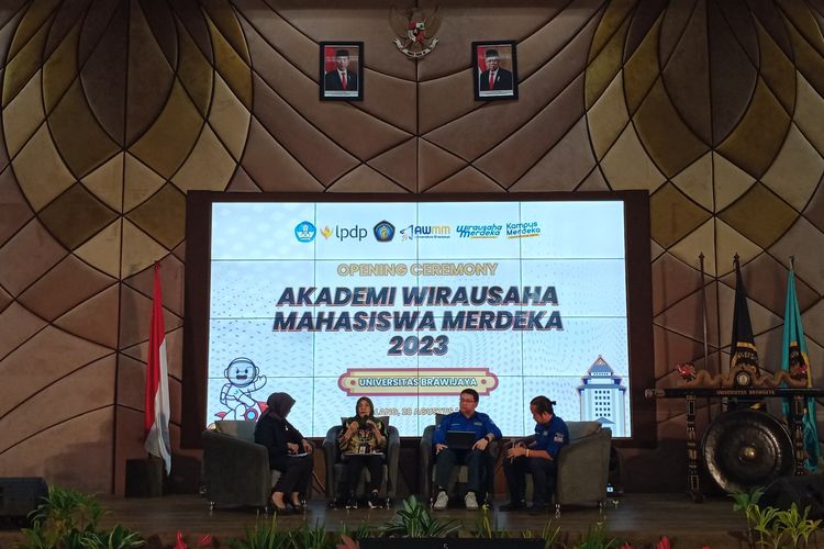 Universitas Brawijaya (UB) menjadi salah satu penyelenggara kegiatan Akademi Wirausaha Mahasiswa Merdeka (AWMM) 2023.