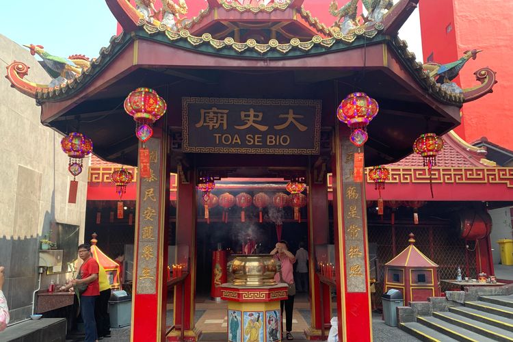Mengapa Umat Buddha dan Konghucu Sering Ibadah di Tempat yang Sama?