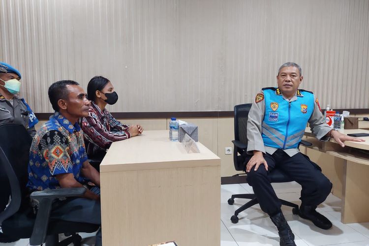 Frans Lopo (52) dan putrinya Valen Lopo, saat berada di Polda NTT