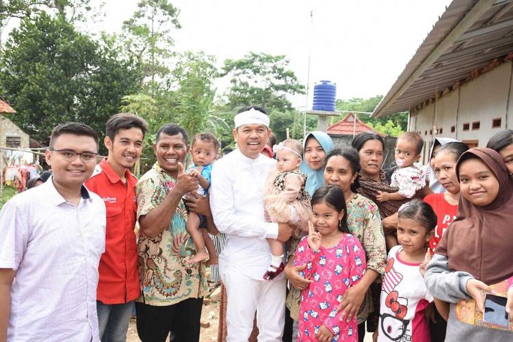 Dedi Mulyadi bersama Lazarus Kune Manekat.