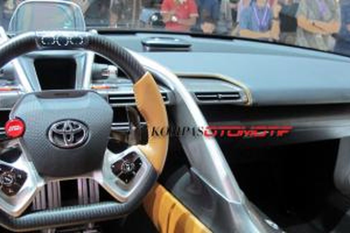 Interior Toyota FT-1 Graphite pada IIMS 2014..