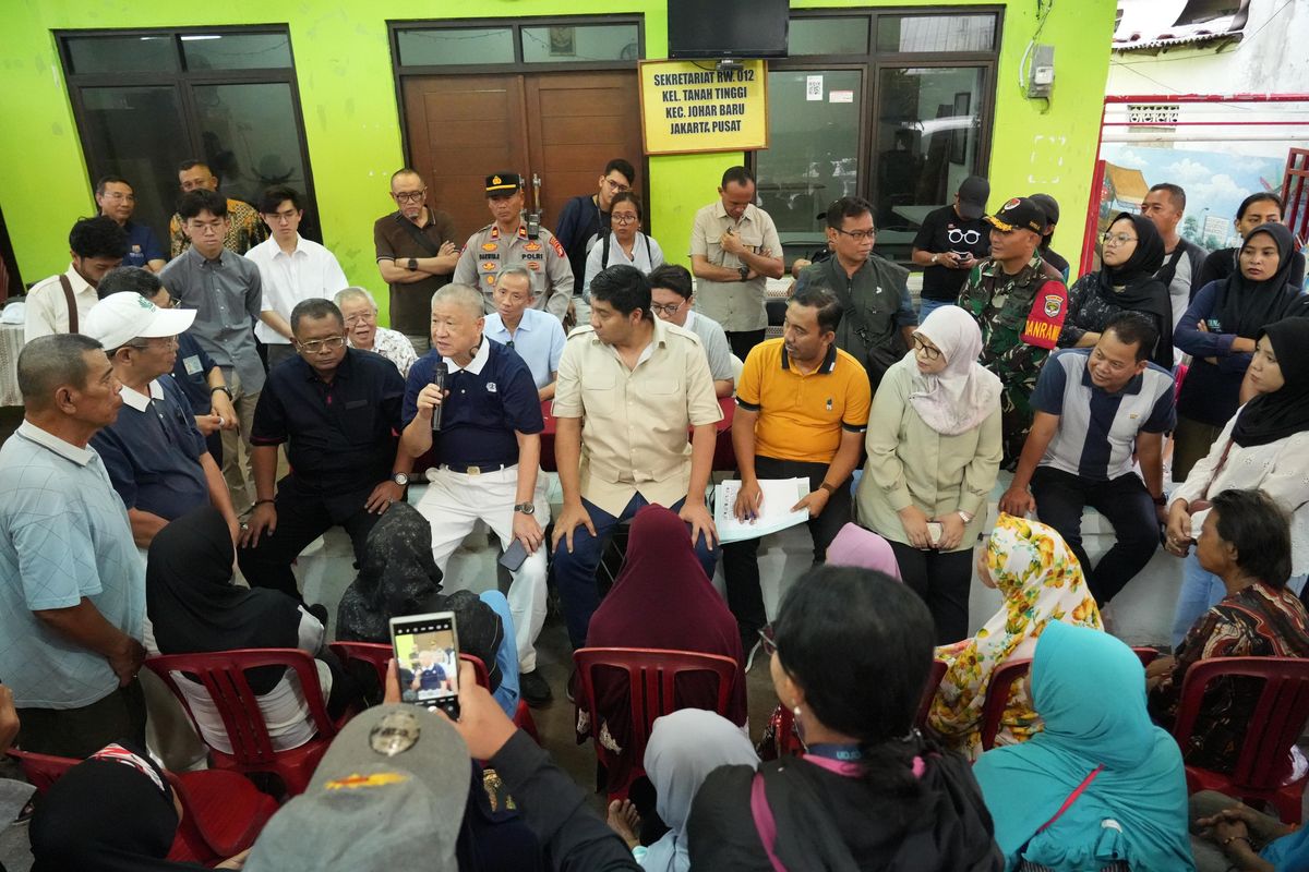 Dialog dengan warga di Sekretariat RW 012 Kelurahan Tanah Tinggi Kecamatan Johar Baru Jakarta Pusat, Sabtu (08/03/2025).