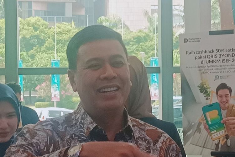 Dirut Bank Syariah Indonesia Tbk (BSI), Anggoro Eko Cahyo dalam sesi doorstop dan literasi media BSI di sela-sela acara Indonesia Sharia Economic Festival (ISEF) 2025 di JiExpo, Kemayoran, Jakarta, Rabu (8/10/2025). 