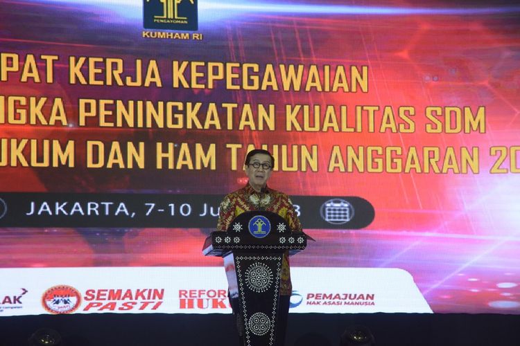  Menteri Hukum dan Hak Asasi Manusia (Menkumham) Yasonna H Laoly dalam pembukaan Rapat Kerja (Raker) Kepegawaian Tahun 2023 di Hotel Grand Mercure Kemayoran, Jakarta, Rabu (7/6/2023).
