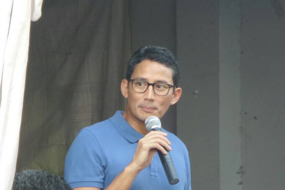 Wakil Gubernur DKI Jakarta terpilih Sandiaga Uno saat menyapa warga di Pademangan, Jakarta Utara, Minggu (14/5/2017).