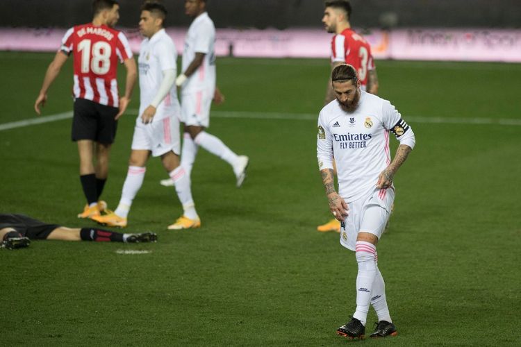 Ekspresi Sergio Ramos pada laga semifinal Piala Super Spanyol antara Real Madrid dan Athletic Bilbao di Stadion La Rosaleda, Kamis (14/1/2021) atau Jumat dini hari WIB. 
