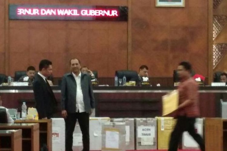 Rapat Pleno rekapitulasi suara Pilkada Gubernur Aceh 2017 Komisi Independen Pemilihan Aceh di Gedung DPRA Aceh, Sabtu (25/2/2017). 