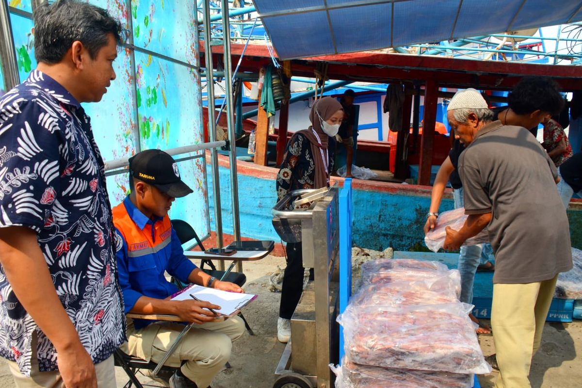 Salah seorang taruna PKP Karawang peserta PKL mengaku mendapatkan ilmu pengetahuan dan pengalaman terkait proses dan prosedur bongkar muat kapal serta aktivitas lainnya di pelabuhan.
