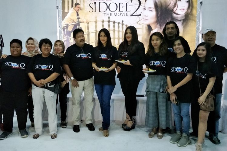 Para pemain Si Doel The Movie 2 saat ditemui di sela-sela shooting film Si Doel The Movie 2 di Studio Toha, Ciputat, Tangerang Selatan, Rabu (12/12/2018).
