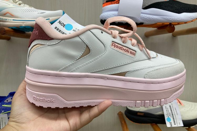 Reebok Women Classic Club C Extra.