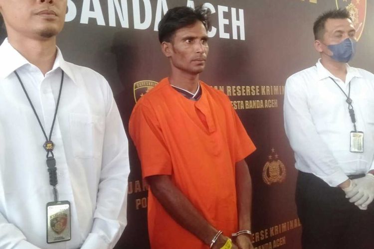 MA,35 (Baju Orange) ditetakan sebagai tersangka TPPO oleh Polresta Banda Aceh. MA adalah warga Myanmar yang menjadi Kapten kapal pengangkut pengungsi.