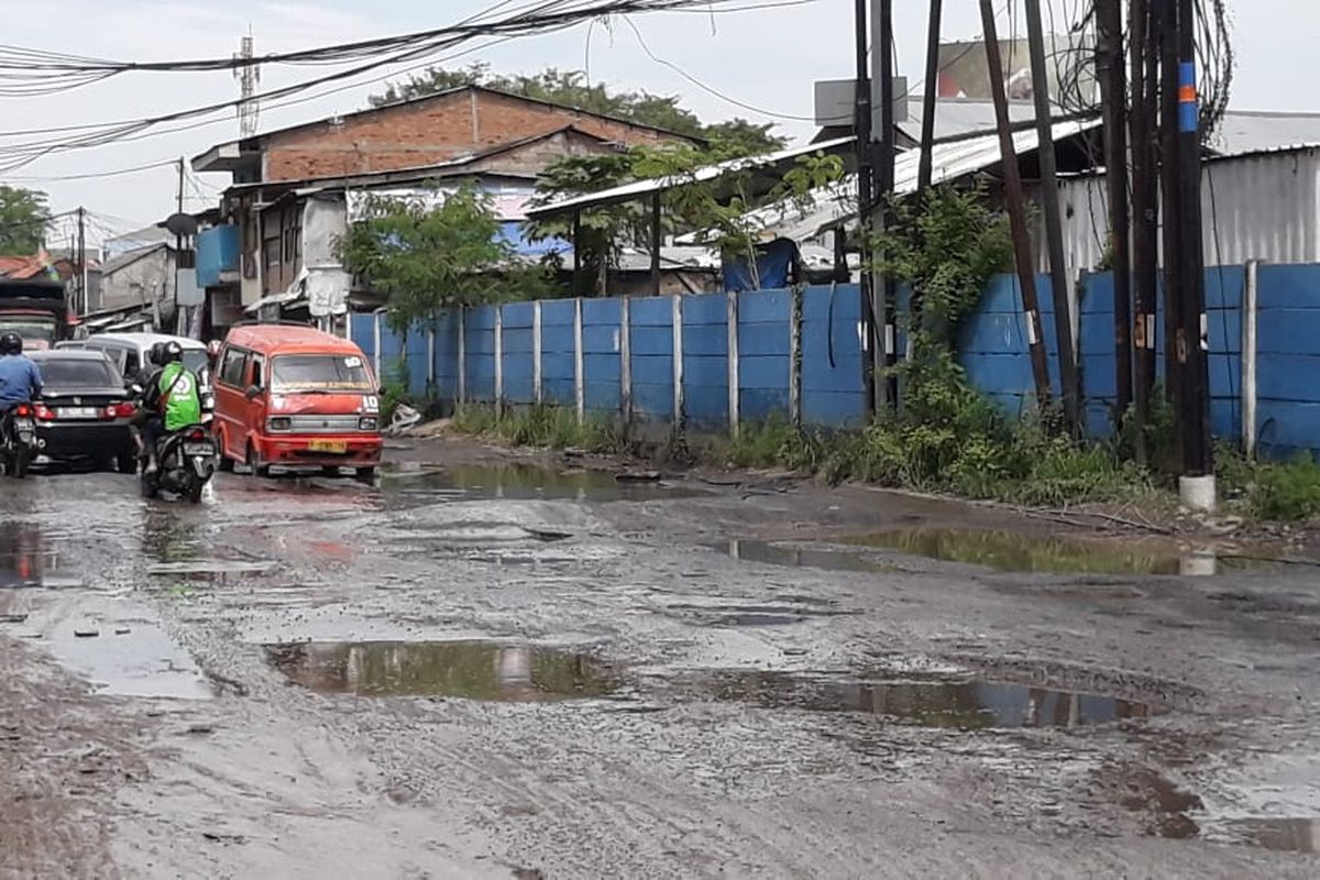 Jalan Pejuang, Pondok Ungu yang rusak pada Senin (10/7/2020).