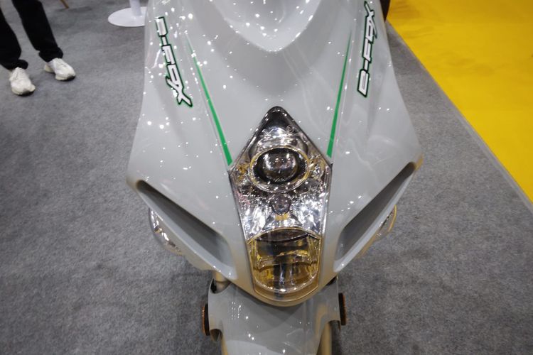 Shiwei E-F35, tampilan skuter asli Tiongkok ini menarik sebab mengingatkan dengan desain Suzuki Hayabusa. 