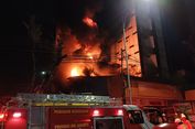 Sudah 3 Jam, Kebakaran Toko Bingkai di Mampang Belum Juga Padam 