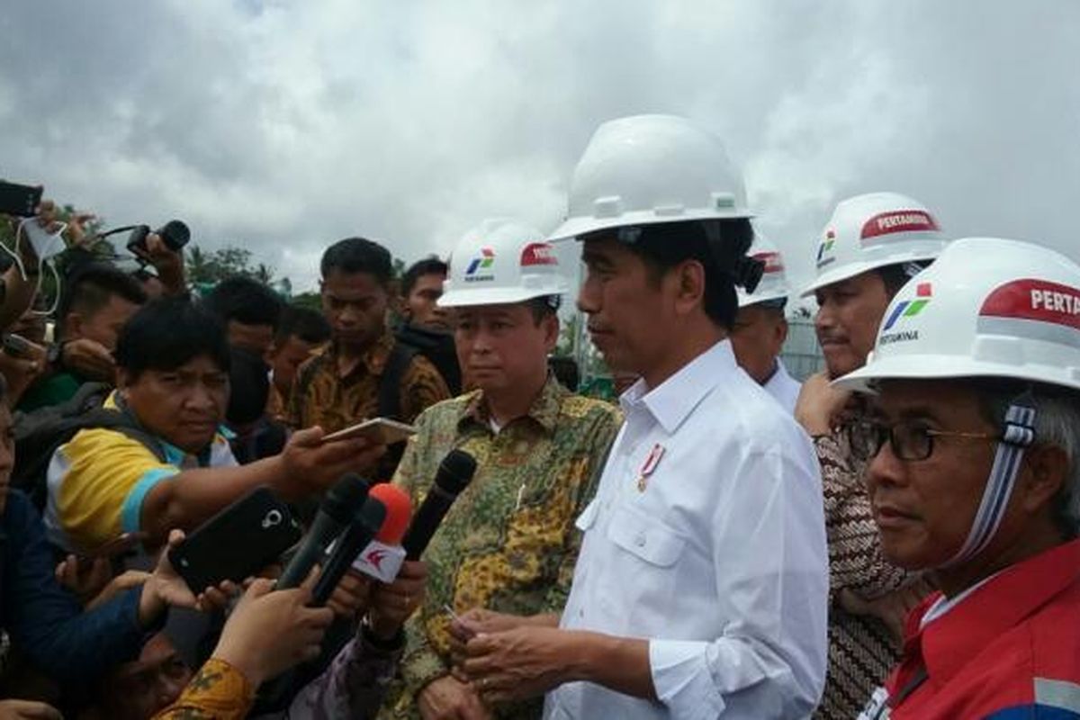 Presiden Joko Widodo (Jokowi) pada Selasa (27/12/2016) meresmikan tiga proyek infrastruktur pembangkit listrik tenaga panas bumi (PLTP) milik PT Pertamina (Persero) senilai 532,07 juta dollar AS atau Rp 6,18 triliun.