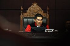 Pimpin MK, Hamdan Zoelva-Arief Hidayat Bersumpah