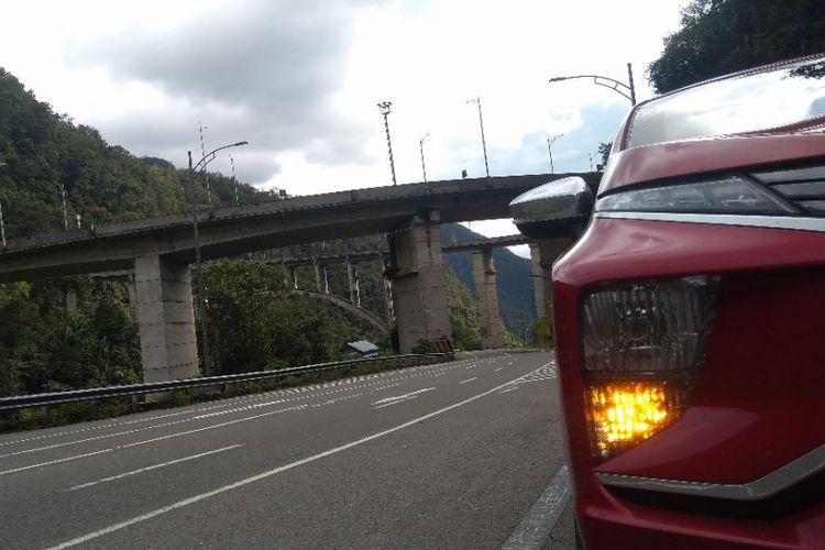 Lampu depan Mitsubishi Xpander