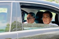 Jokowi Ganti Naik Jeep untuk Lintasi Jalan Rusak di Lampung, Lampu Indikator Mobil Kepresidenan Menyala
