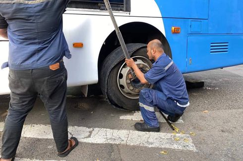 Ban Depan Bus Transjakarta Copot, Jangan Pakai Vulkanisir