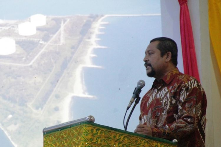 Rektor Unimal Prof Apridar saat menjadi pembicara dalam seminar nasional Kawasan Ekonomi Khusus (KEK) Arun, Lhokseumawe di GOR Unimal, Aceh Utara, Kamis (7/9/2017)