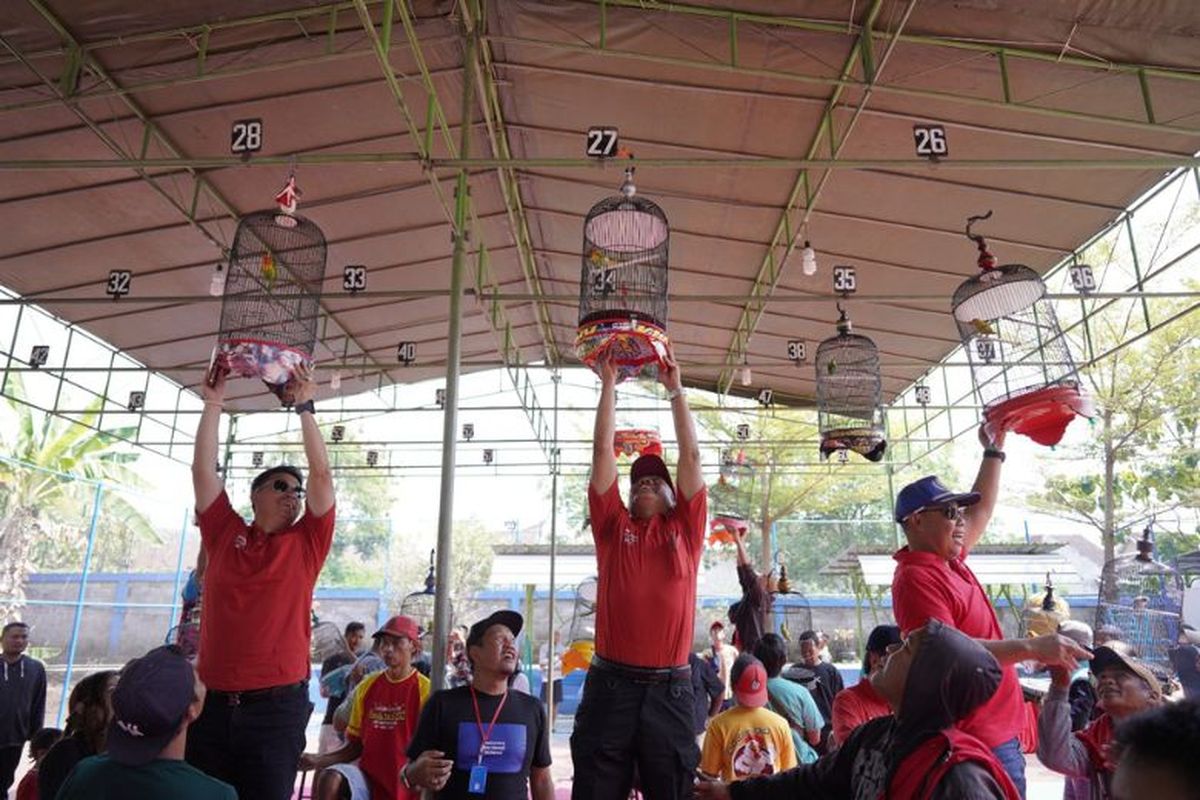 PDAM Tirta Merapi Kabupaten Klaten menggelar lomba kicau mania di halaman kantor PDAM. 