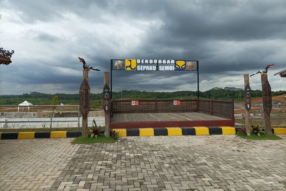 Seperti inilah pembangunan Bendungan Sepaku Semoi yang berada di kawasan Tengin Baru, Kecamatan Sepaku, Kabupaten Penajam Paser Utara, Kalimantan Timur, Senin (23/5/2022). Jika sudah terselesaikan, bendungan ini akan menyediakan air hingga 2.500 liter per detik, dengan peruntukan sebagian besar bagi Ibu Kota Nusantara (IKN).