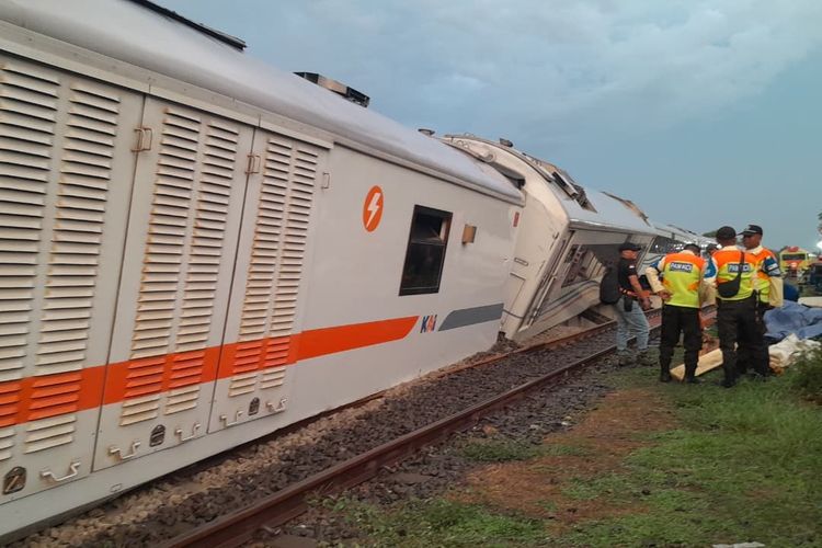 227 Penumpang Terdampak KA Purwojaya Anjlok di Bekasi, Bus dan Kereta Pengganti Disiapkan