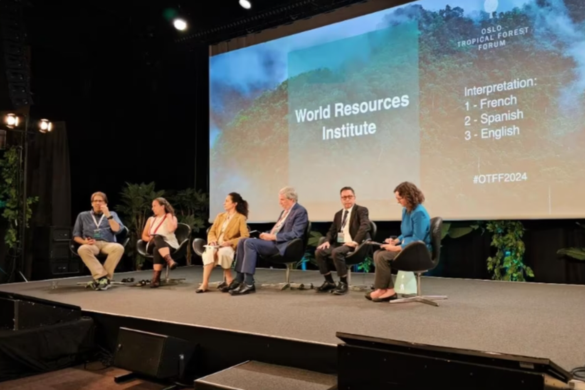 Direktur Jenderal Penegakan Hukum Lingkungan Hidup dan Kehutanan (PHLHK) KLHK Rasio Ridho Sani (dua dari kanan) menjadi salah satu pembicara pada sesi ?From satellite imagery to action on the ground: Linking data, people, and policy development of effective forest protection? di ajang Oslo Tropical Forest Forum di Oslo, Norwegia selam 25 ? 26 Juni 2024.