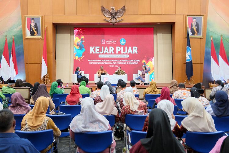 Putera Sampoerna Foundation (PSF) berkolaborasi dengan Kemendikbudristek RI mengadakan rangkaian kegiatan Kejar Pijar. Kegiatan ini juga dalam rangka memeriahkan momentum Hari Pendidikan Nasional 2024. Puncak kegiatan digelar pada Rabu, (15/5/2024) di Kemendikbud RI, Jakarta. 