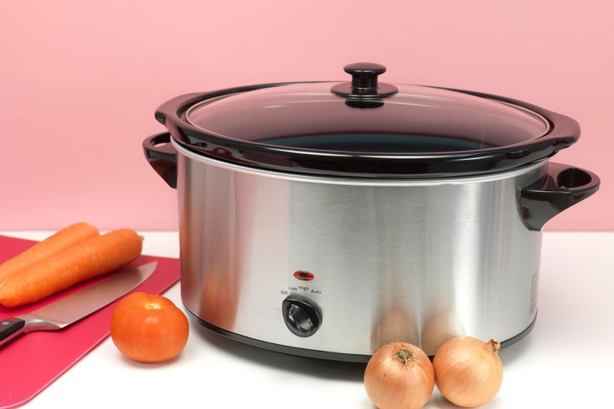 Ilustrasi slow cooker, panci slow cooker. 