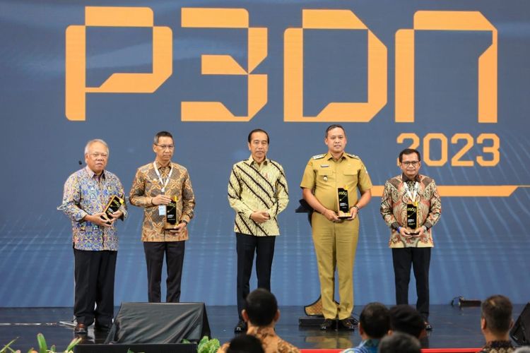 Kementerian Pekerjaan Umum dan Perumahan Rakyat (PUPR) meraih peringkat pertama Kementerian dengan penggunaan Produk Dalam Negeri (PDN) terbesar pada acara penghargaan Peningkatan Penggunaan Produk Dalam Negeri (P3DN) di Jakarta, Rabu (15/3/2023). 