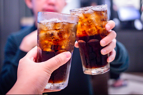 7 Minuman Penyebab Dehidrasi yang Harus Dihindari Selama Puasa