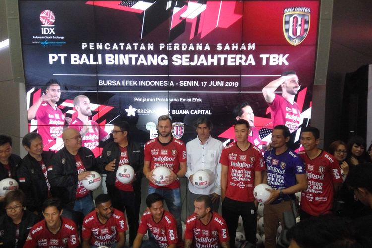 PT Bali Bintang Sejahtera (Tbk) saat mencatatkan saham perdana di Gedung BEI, Jakarta, Senin (17/6/2019).