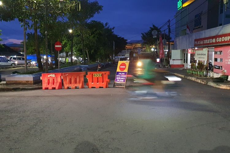 Ruas jalan depan Bangsal Sewoko Projo, Wonosari, Gunungkidul kini Searah