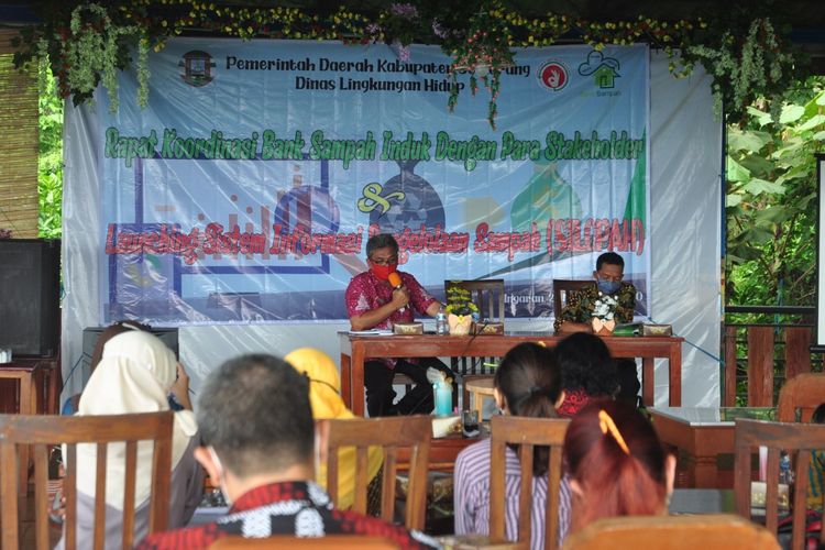 Dinas Lingkungan Hidup Kabupaten SemDinas Lingkungan Hidup Kabupaten Semarang  melaunching Sistem Informasi Pengelolaan Sampah (Silopah)