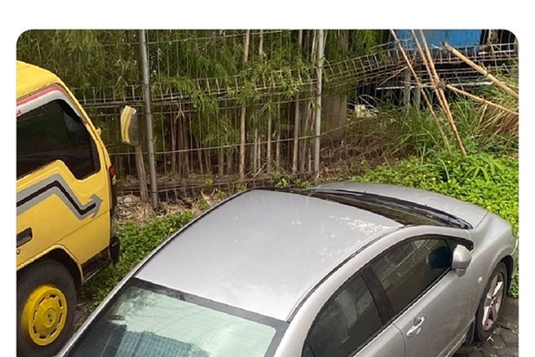 Mobil sedan tak bertuan yang diunggah warganet.