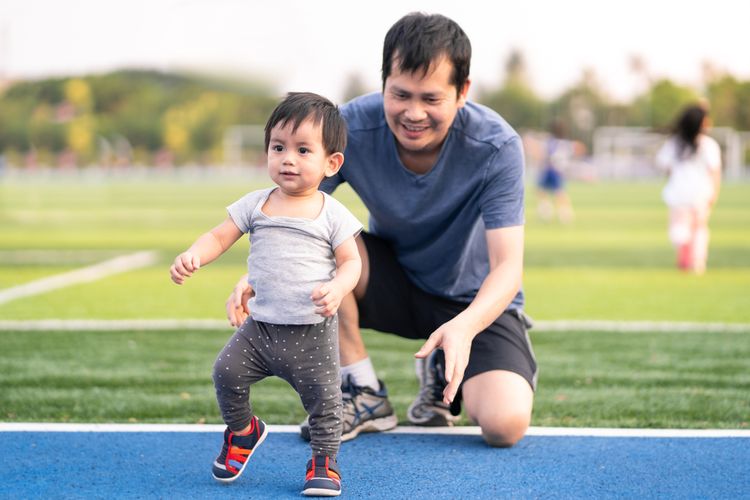 Umur Berapa Bayi Belajar Berjalan? Begini Penjelasan Dokter Anak