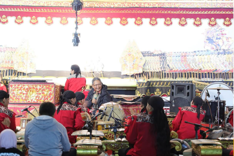 Sosialisasi program PTSL lewat pertunjukan wayang kulit dilakukan di  Desa Dermasari, Kabupaten Banjarnegara, Jawa Tengah. 