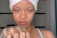Intip, Tampilan Seksi Rihanna Saat Lakukan Rutinitas Skincare