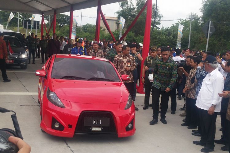 Mobil listrik karya mahasiswa ITS Ezzy II.