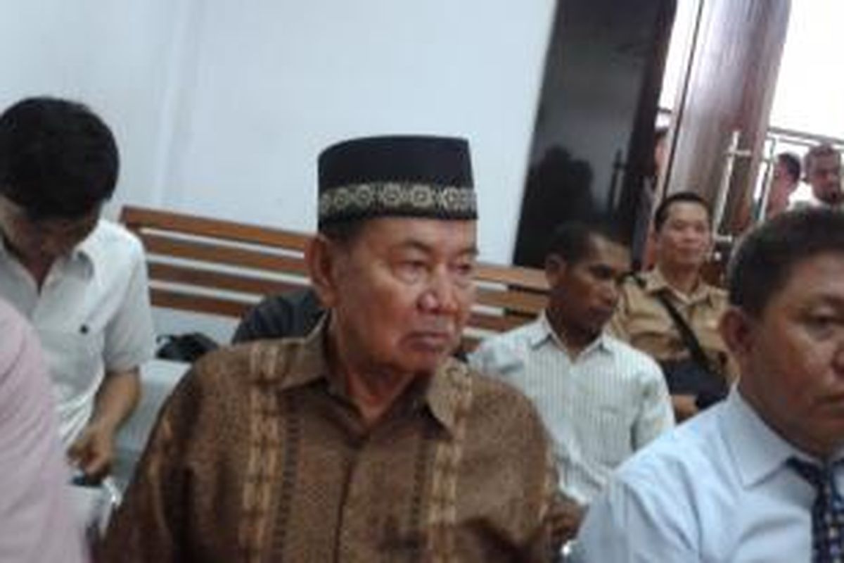 Nurhakim (72), menantu dari Fatimah (90) hadir dalam sidang lanjutan kasus perdata sengketa tanah di Pengadilan Negeri Tangerang, Selasa (30/9/2014). Nurhakim hadir tanpa Nurhana, istri dan juga anak keempat Fatimah.