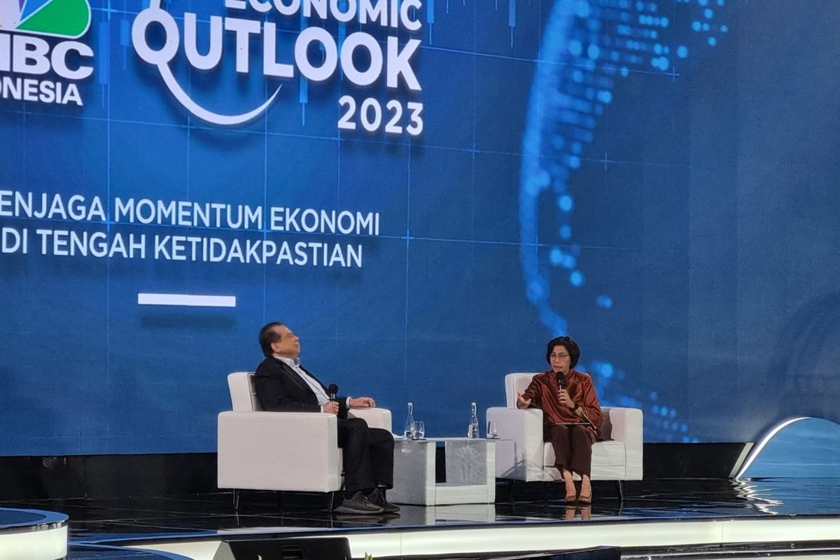Menteri Keuangan Sri Mulyani Indrawati saat acara diskusi Economic Outlook 2023 di St. Regis Hotel Jakarta pada Selasa (28/2/2023).