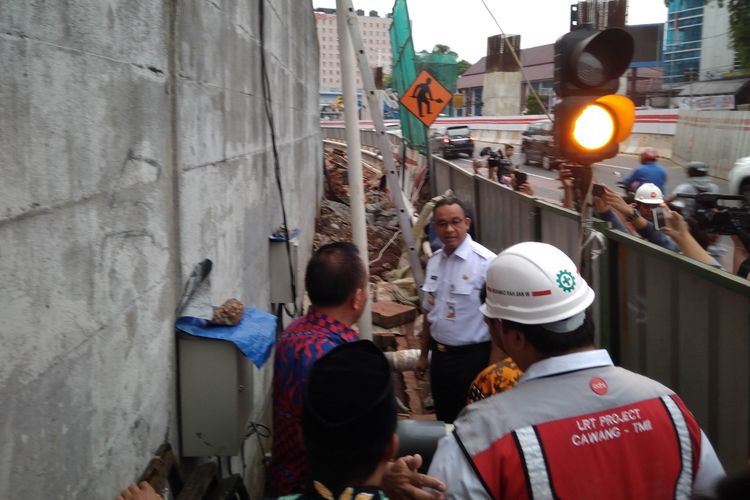 Abies Baswedan tinjau penyebab genangan air di terowogan MT Haryono, Kamis (14/12/2017)