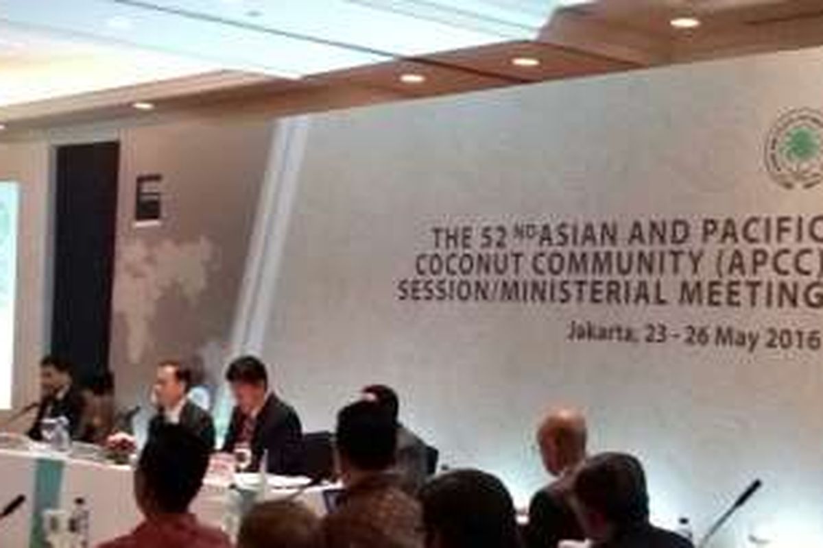 Menteri Perdagangan Thomas Trikasih  Lembong, saat Ministerial Meeting dalam forum Asia Pacific Coconut Community (APCC), di Hotel Shangri-La, Jakarta, Senin (23/5/2016).